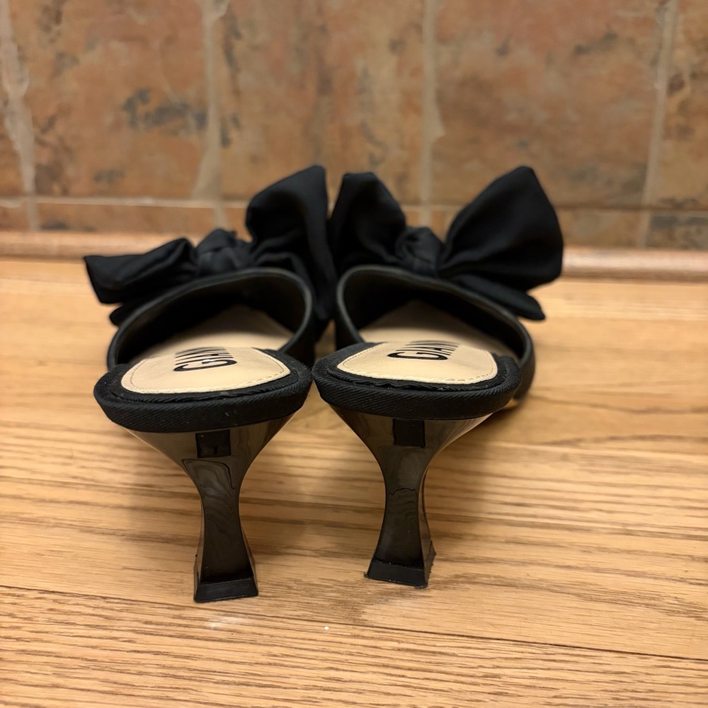 Gianni Bini Black Bow Kitten Heels - Picture 5 of 7